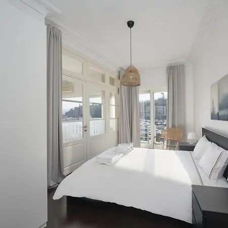 Gorgeous Bright 4bed Gem W Viewsbalcony! #115